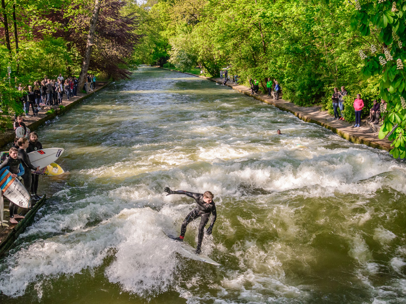 24 Stunden in München Eisbachwell Eisbach