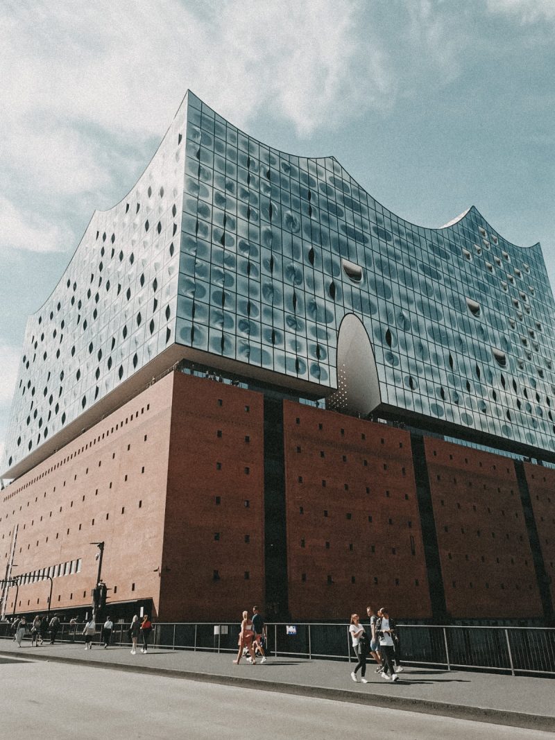 reisen-trotz-corona-hafencity-elbphilharmonie