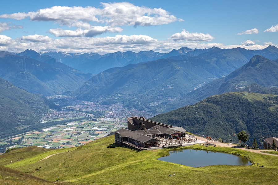 Monte Tamaro im Tessin aus der Vogelperspektive